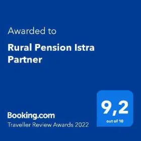 booking review award 2022